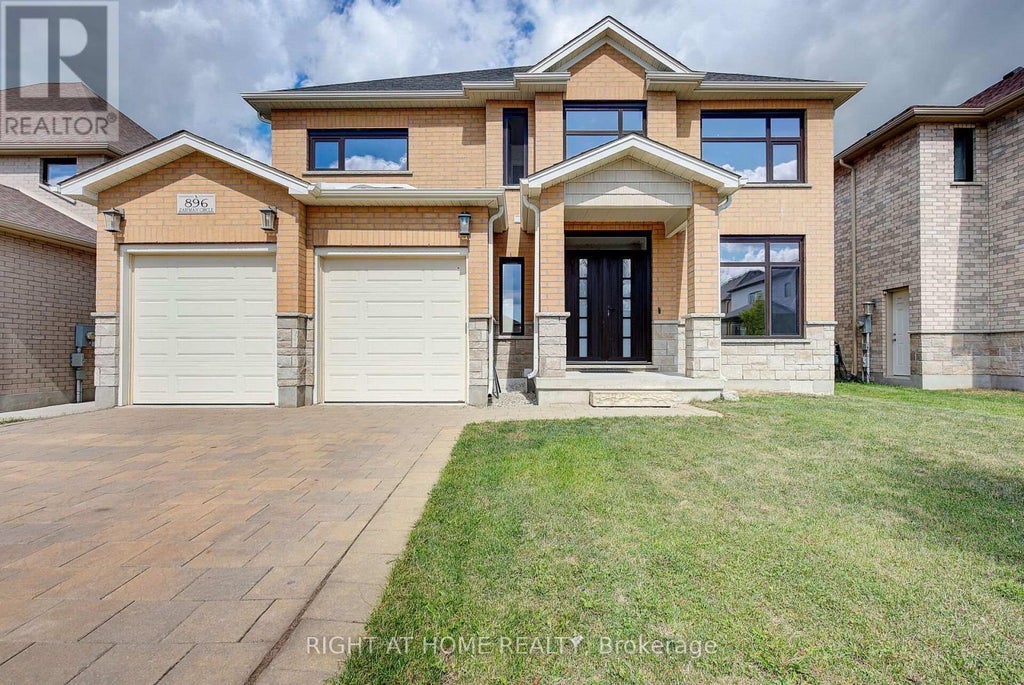 896 Zaifman Circle, London North (north B)
