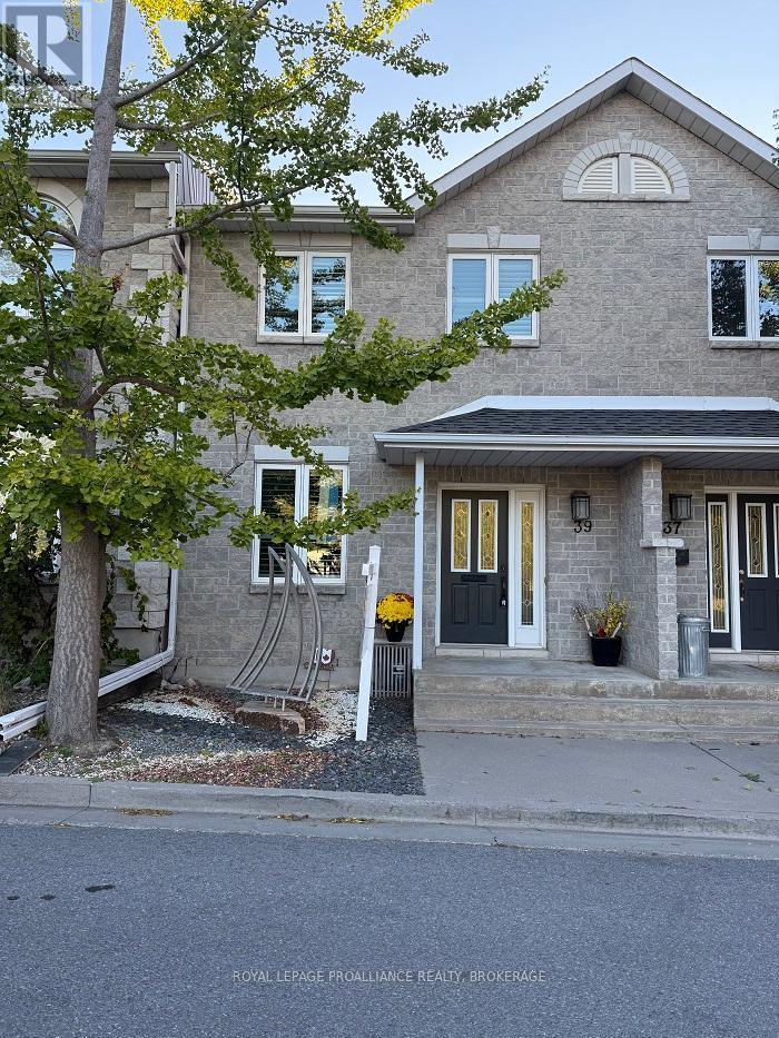 39 Mowat Avenue, Kingston (central City West)