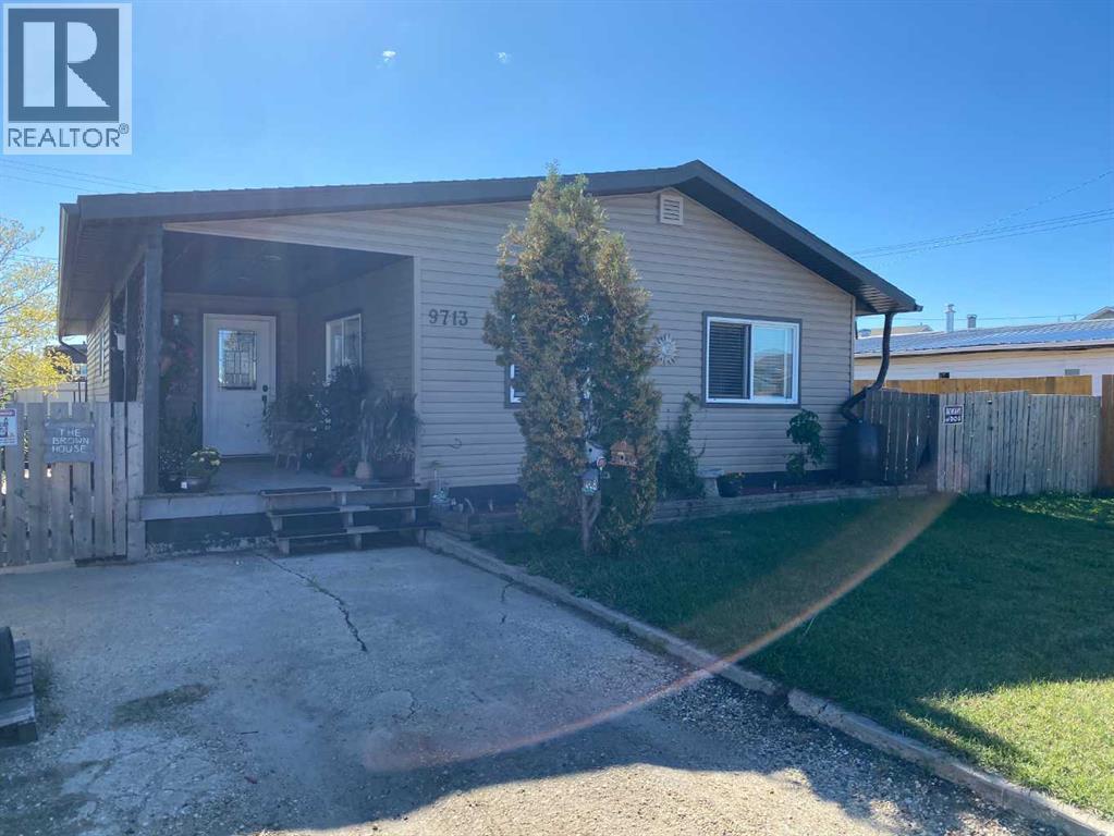 9713 104 Avenue, Clairmont