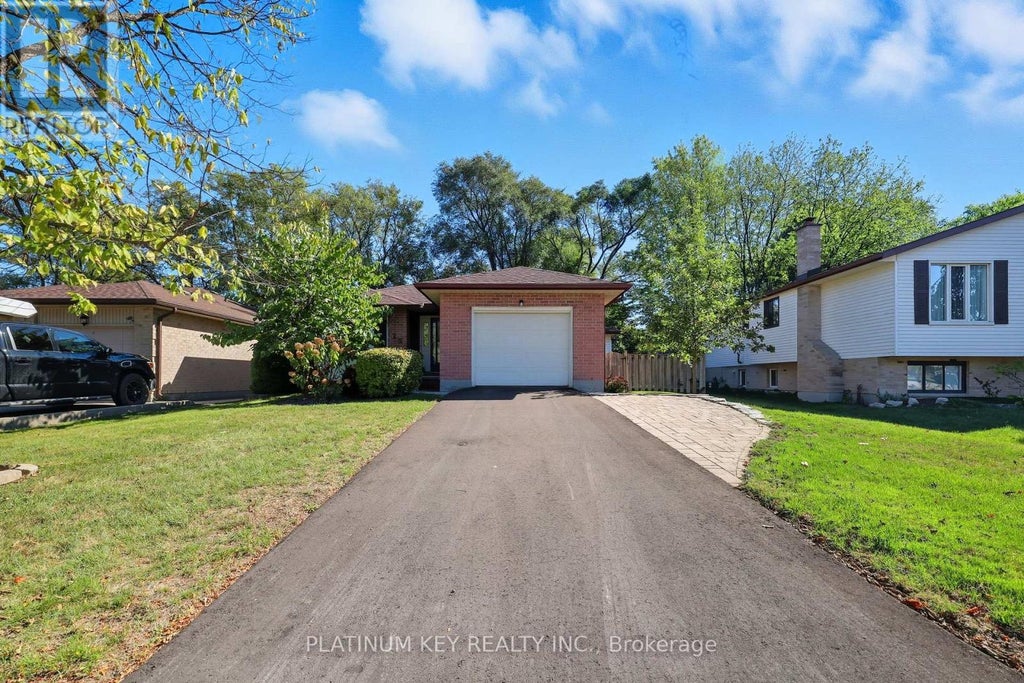 23 Lynngate Grove, London South (south M)