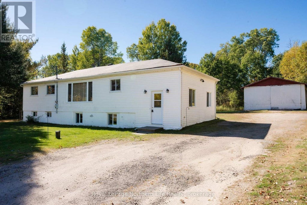 92 Highway 94, East Ferris (corbeil)