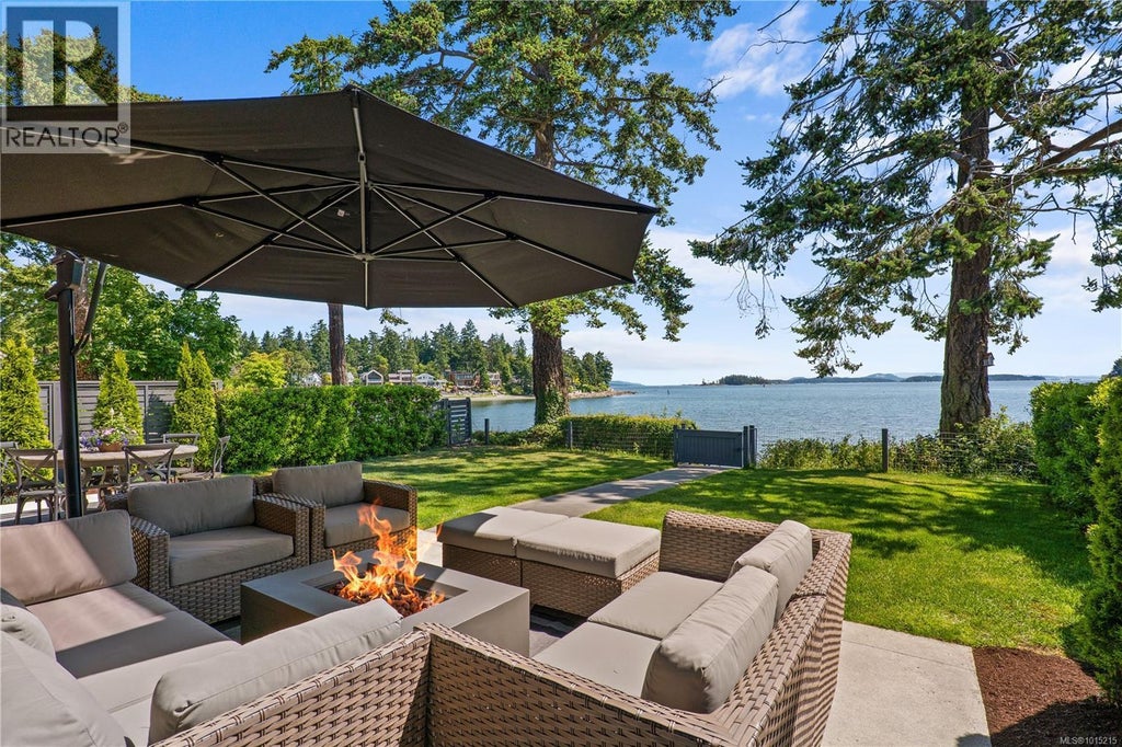 10383 Allbay Road, Sidney