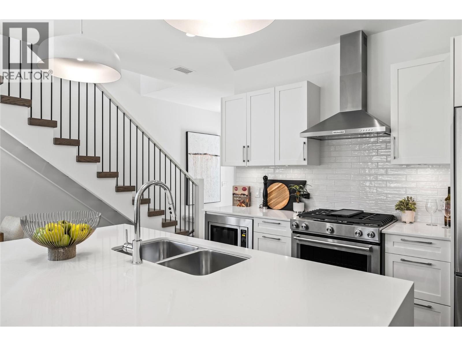 1979 Country Club Drive Unit# 6. Kelowna, British Columbia