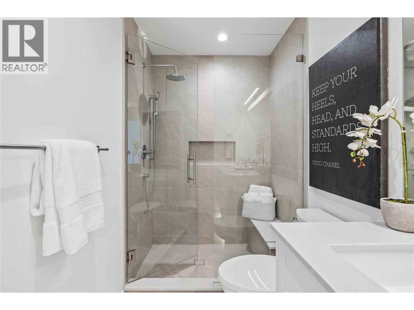 1979 Country Club Drive Unit# 6. Kelowna, British Columbia