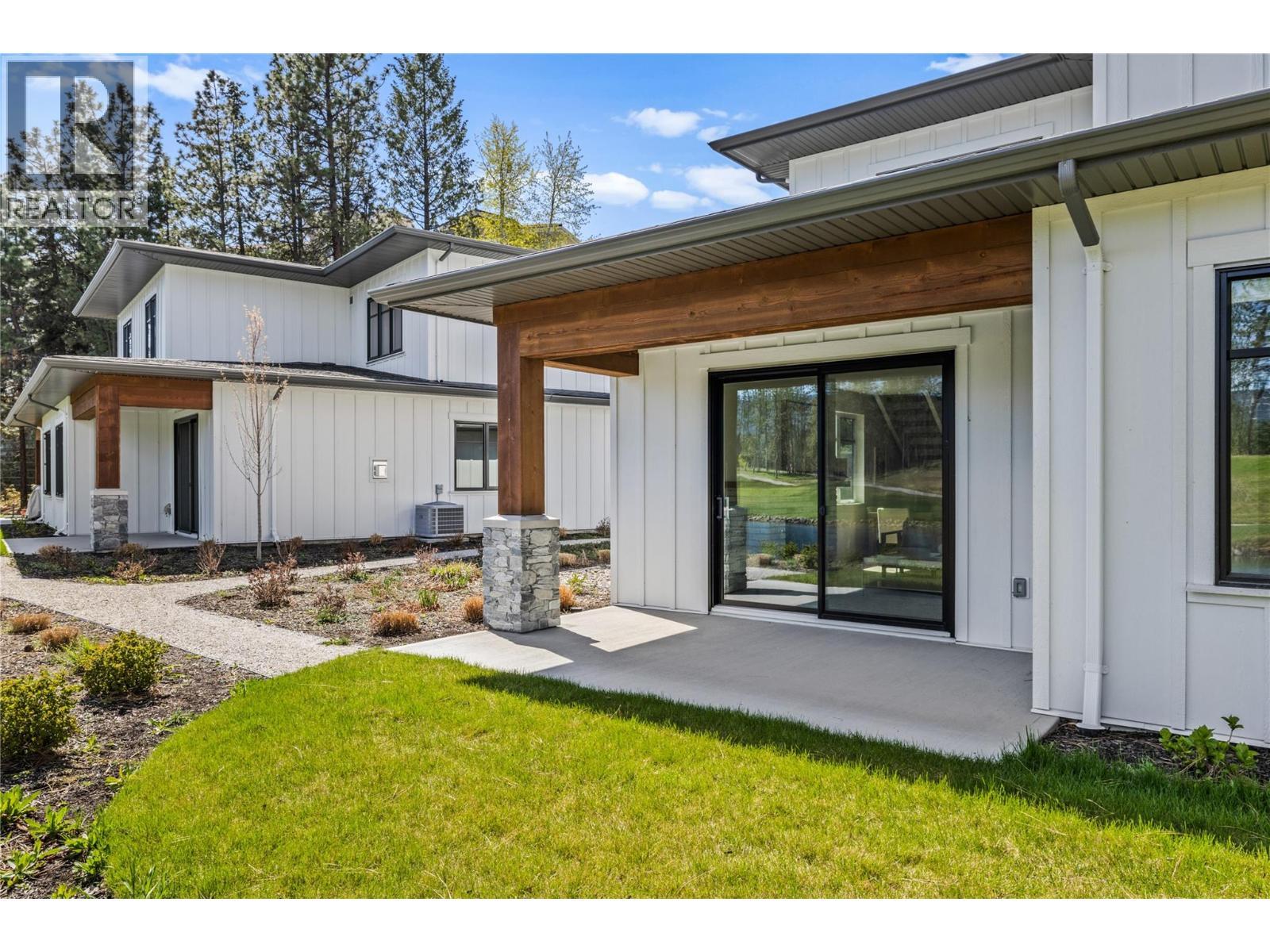 1979 Country Club Drive Unit# 6. Kelowna, British Columbia