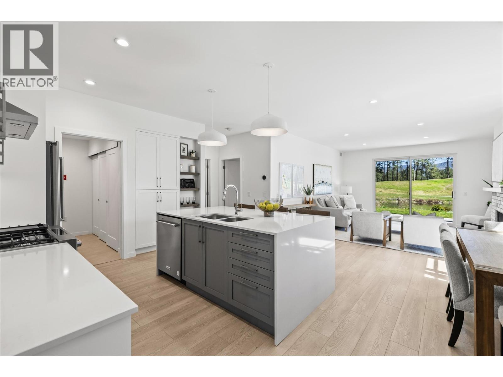 1979 Country Club Drive Unit# 6. Kelowna, British Columbia