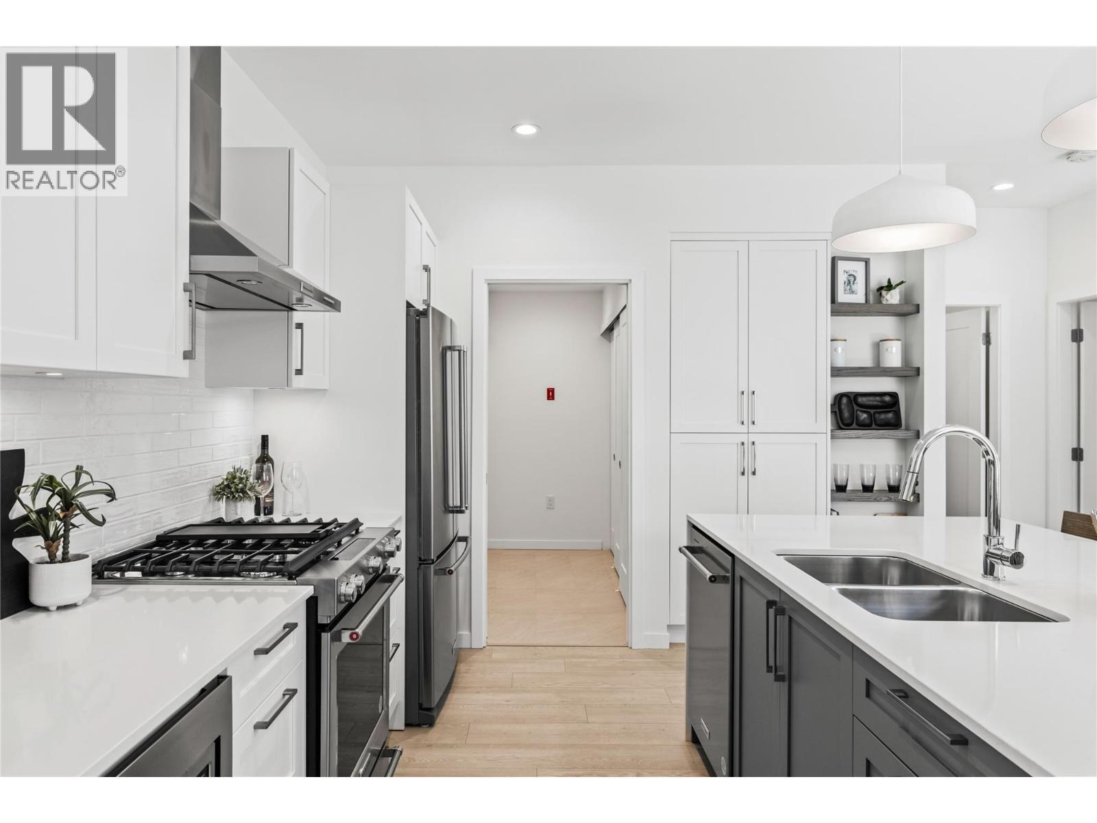 1979 Country Club Drive Unit# 6. Kelowna, British Columbia