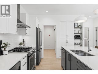 1979 Country Club Drive Unit# 6. Kelowna, British Columbia