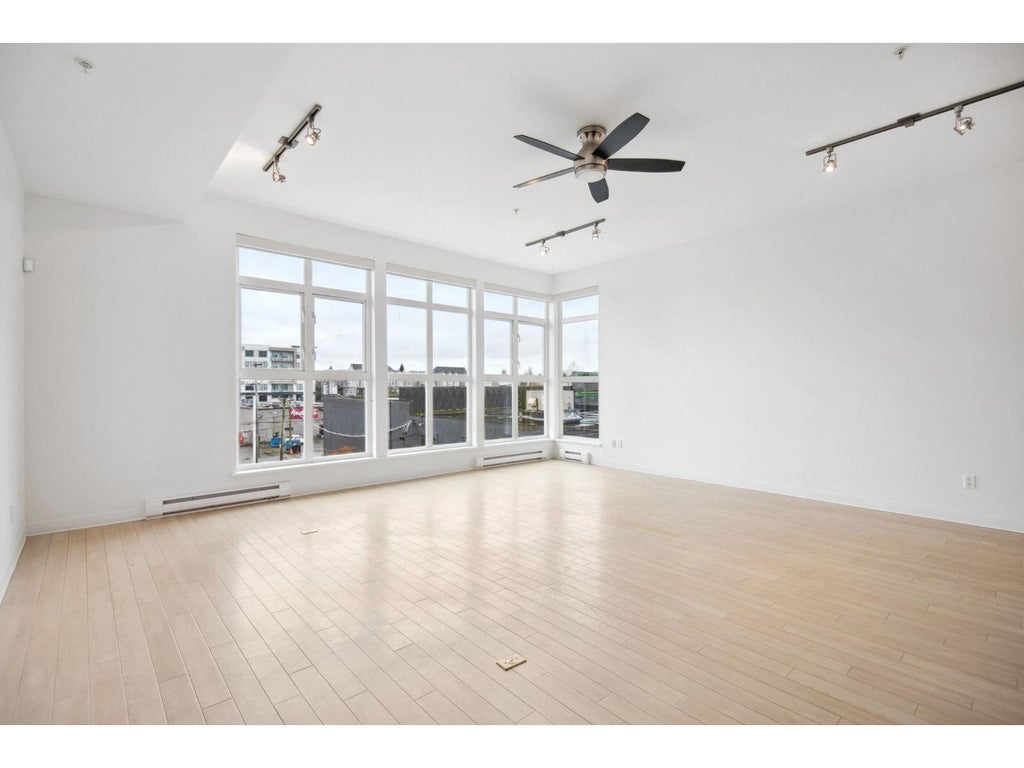 308 20238 Fraser Highway, Langley