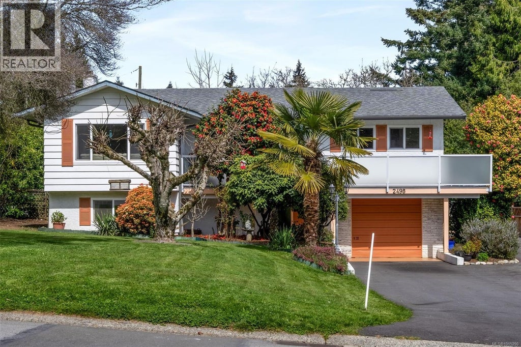 2498 Meadowland Drive, Central Saanich