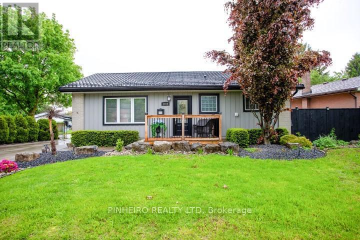 1975 Royal Crescent, London East (east I)