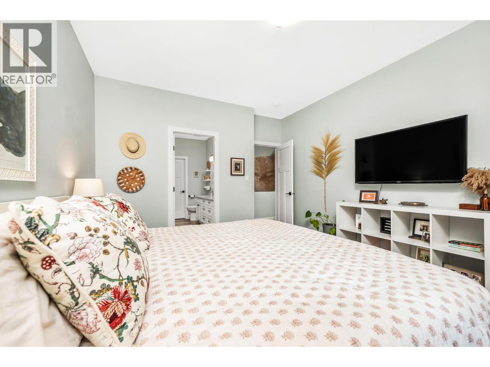 2741 Golf Course Drive. Blind Bay, British Columbia