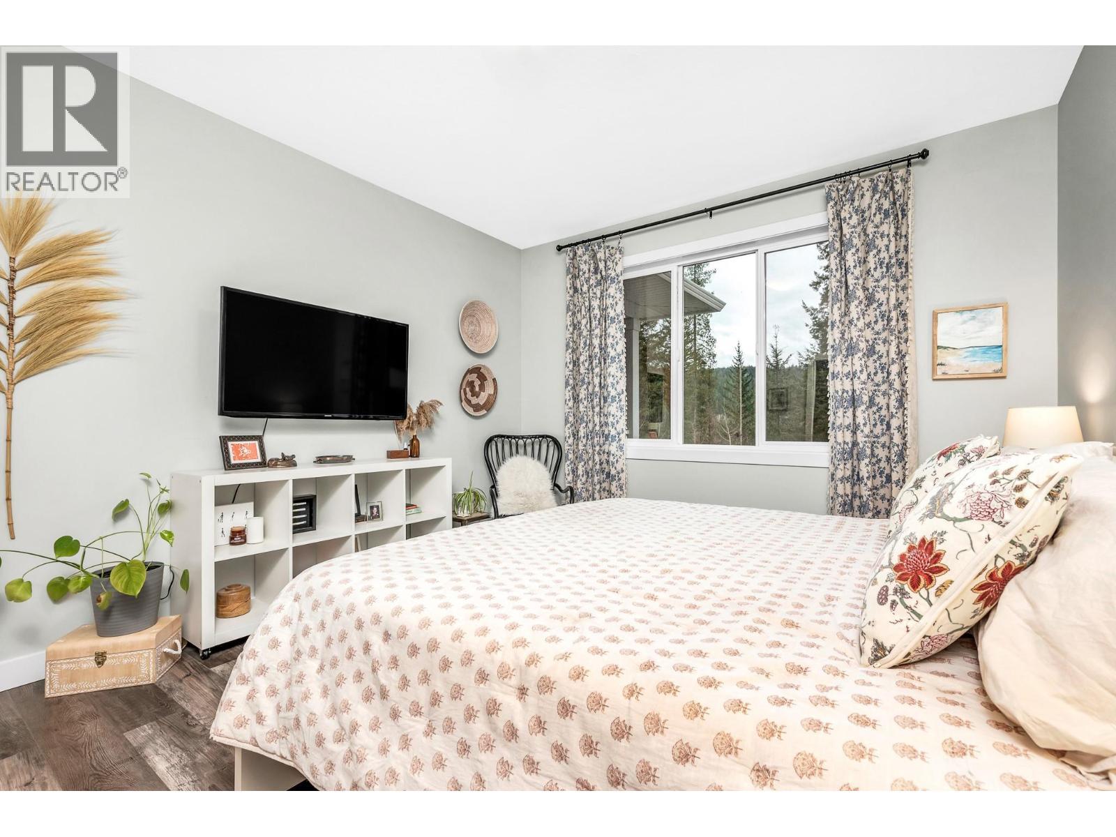 2741 Golf Course Drive. Blind Bay, British Columbia