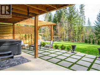 2741 Golf Course Drive. Blind Bay, British Columbia