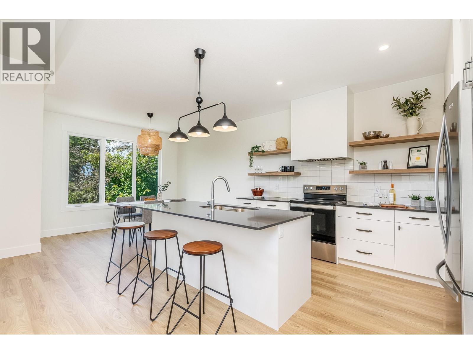 111 20 Street Se. Salmon Arm, British Columbia