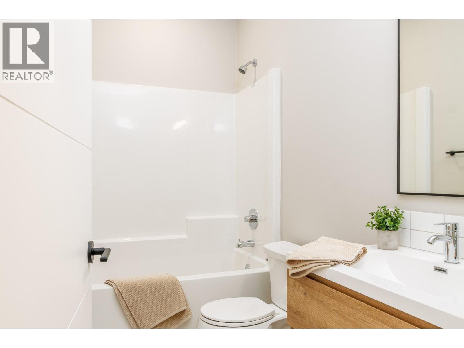 111 20 Street Se. Salmon Arm, British Columbia