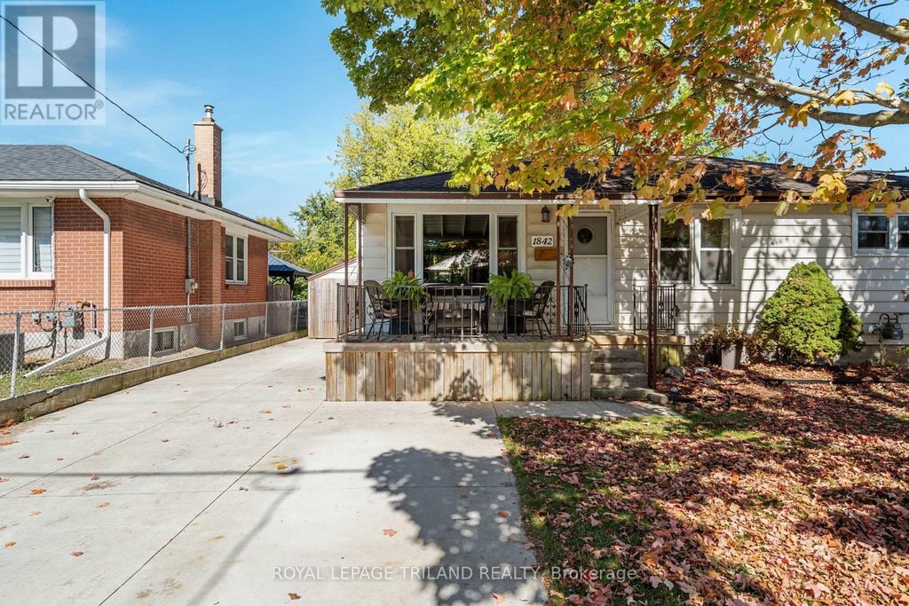 1842 Dumont Street, London East (east H)