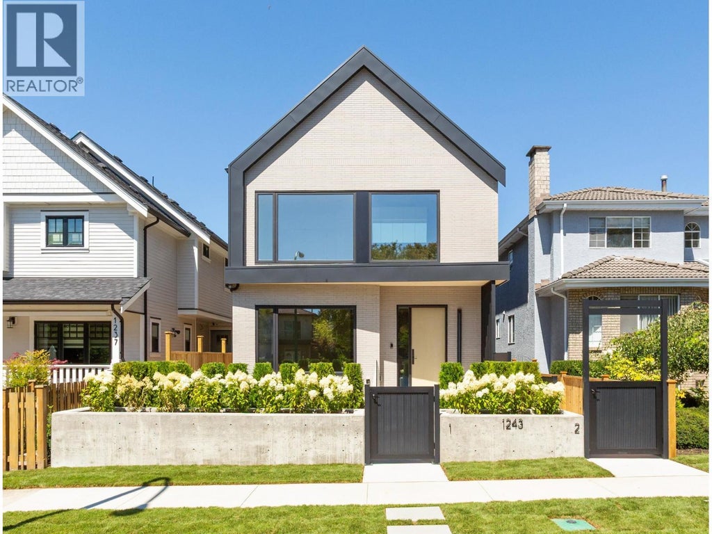 2 1243 E 27th Avenue, Vancouver