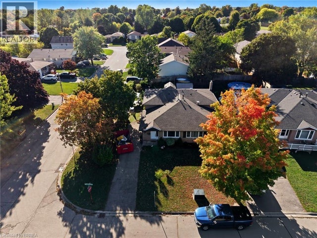 45 Maple Crescent, Paris