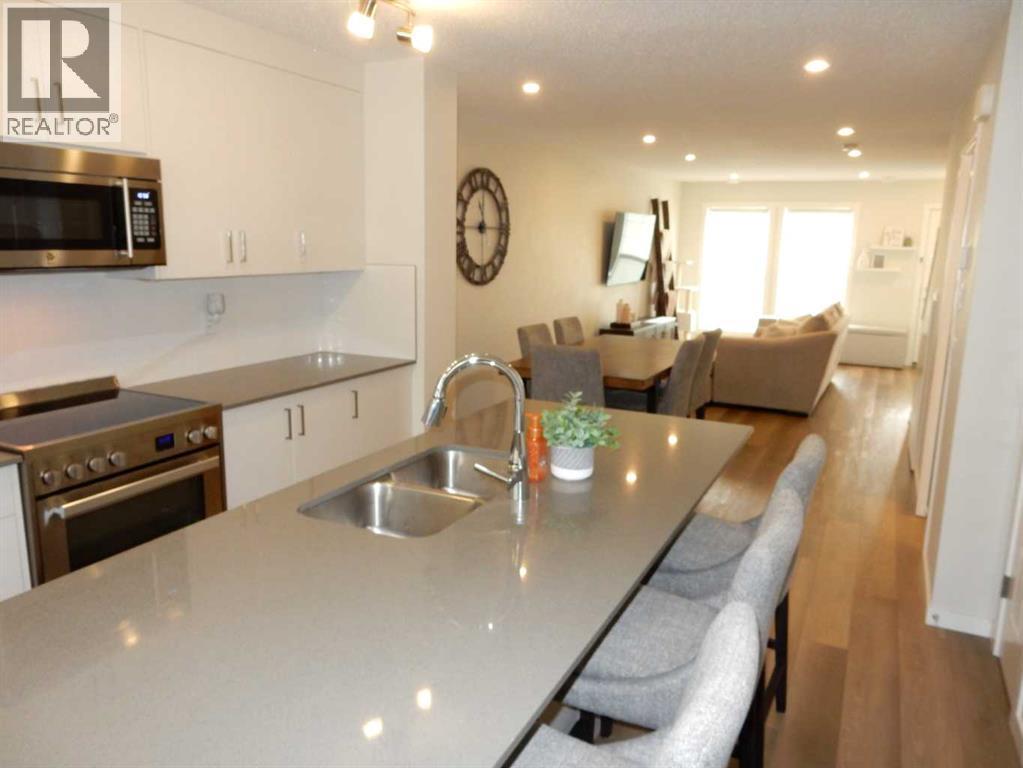 352 Cranbrook Square Se, Calgary