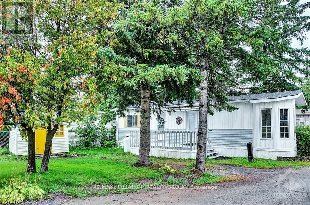 2 Spring Lake Private, Ottawa