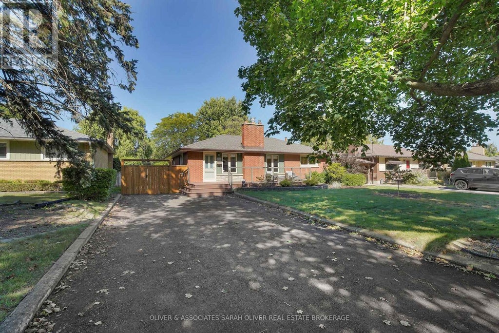 200 Gladman Avenue, London South (south D)