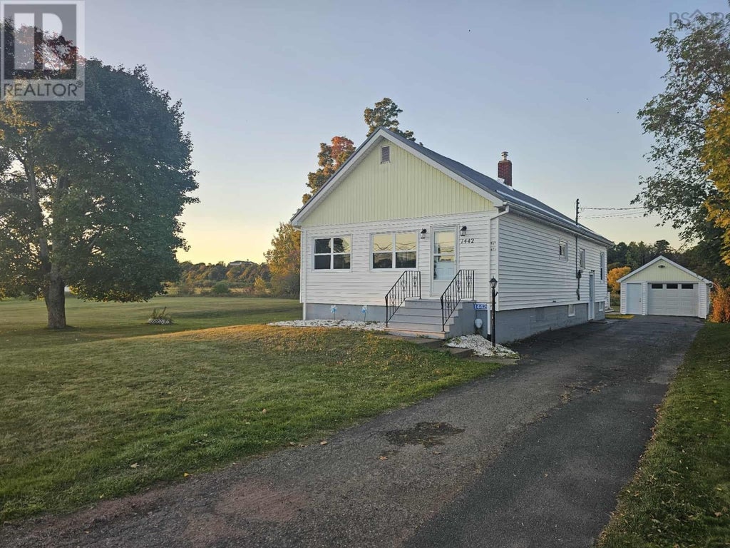 1442 Salmon River Road, Salmon River