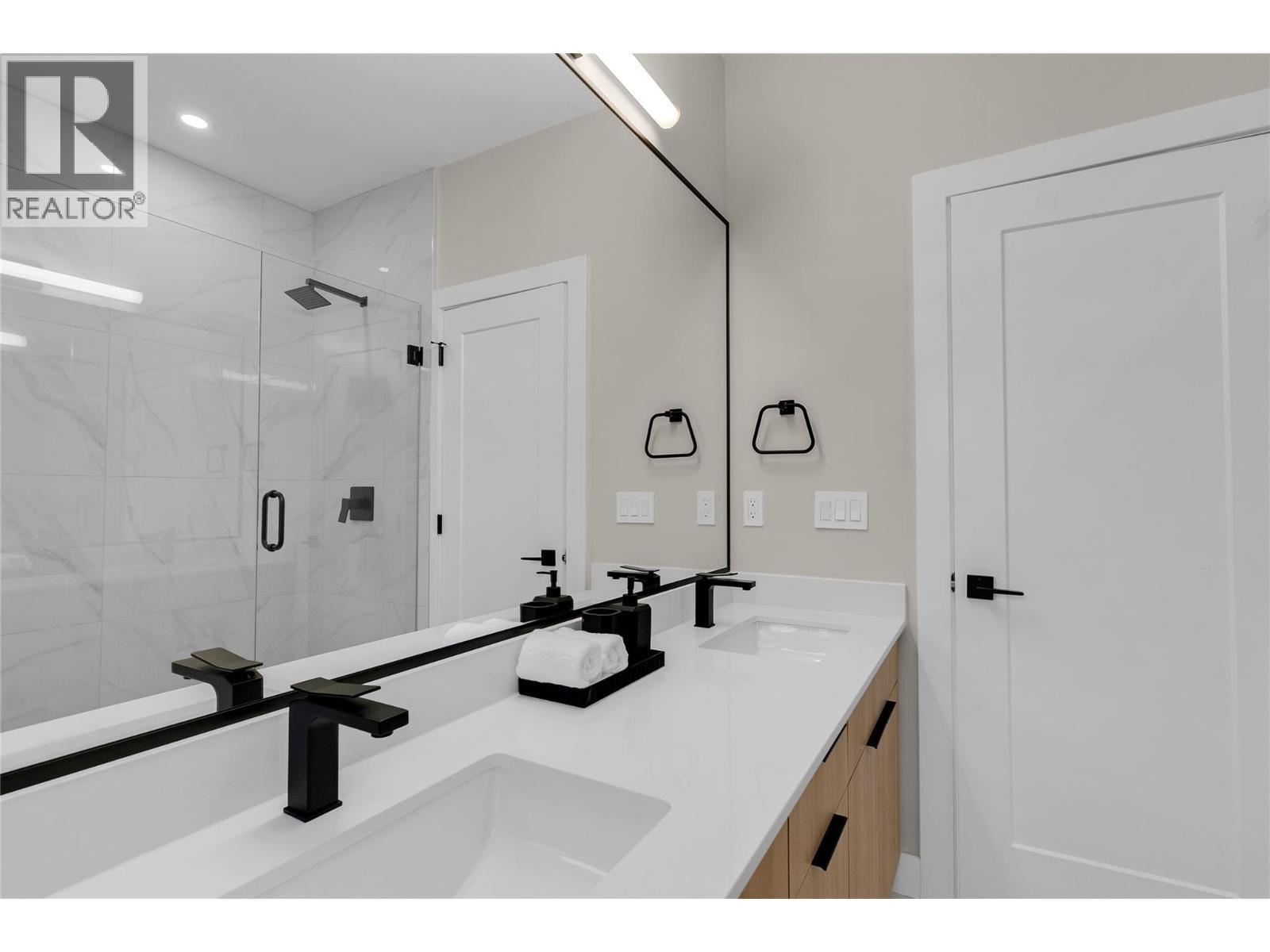 6811 Nighthawk Drive Unit# 102. Osoyoos, British Columbia