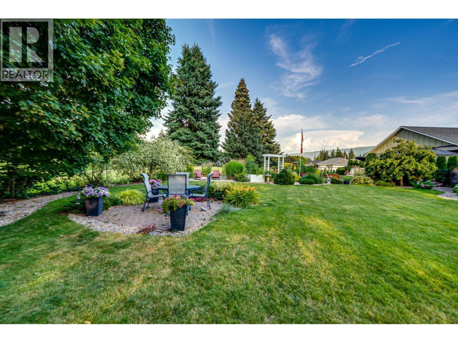 2642 Golf View Place. Blind Bay, British Columbia