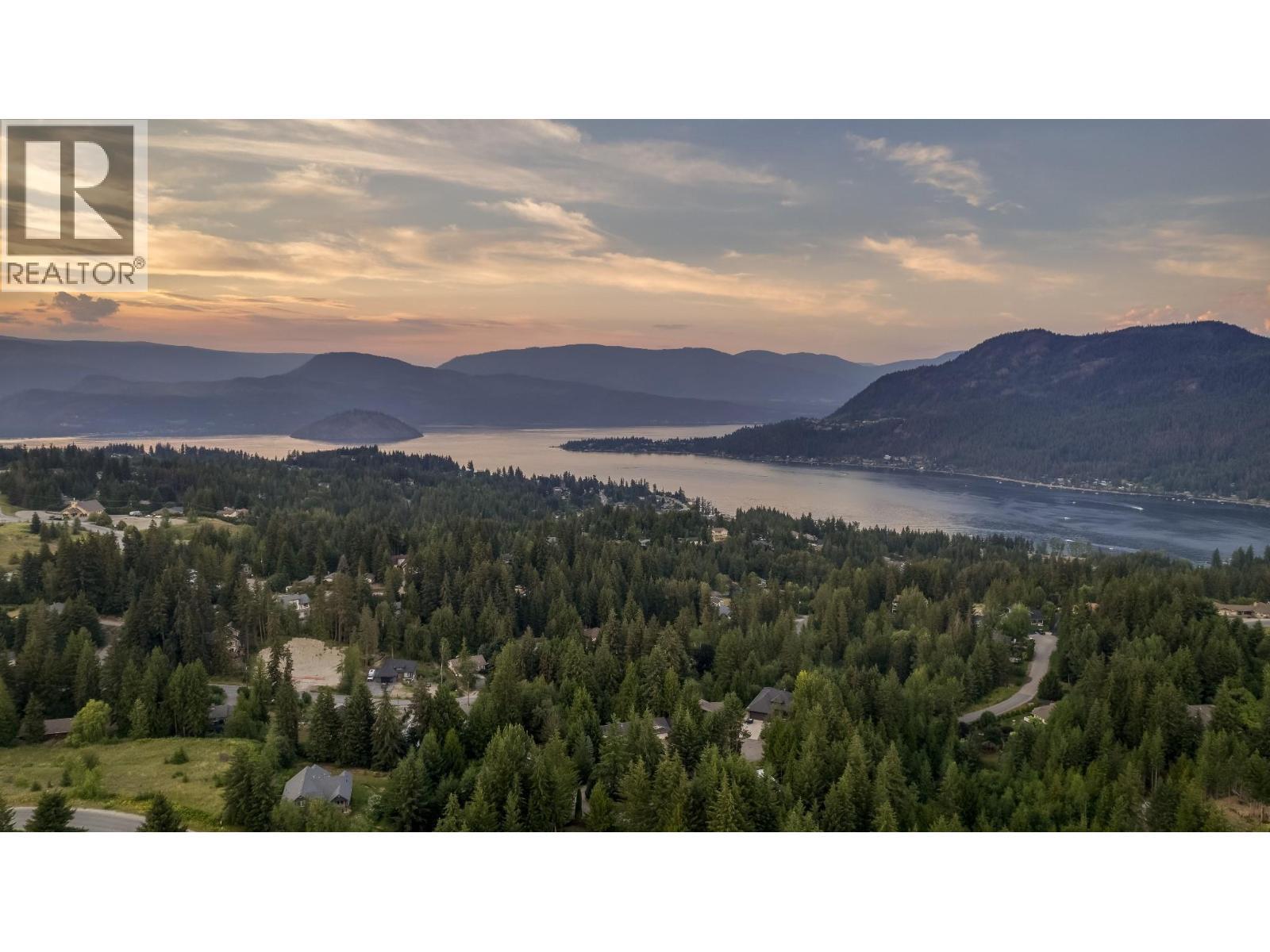 2642 Golf View Place. Blind Bay, British Columbia