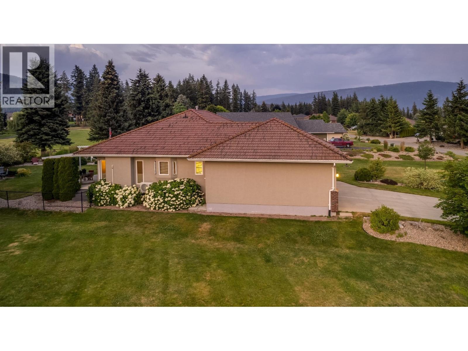 2642 Golf View Place. Blind Bay, British Columbia