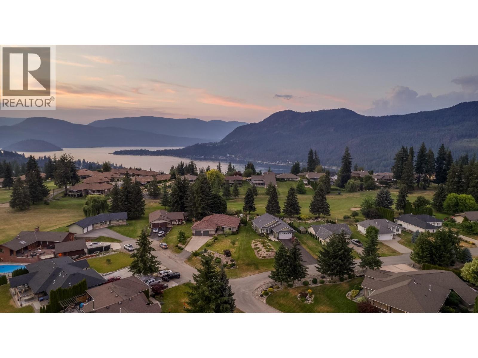 2642 Golf View Place. Blind Bay, British Columbia
