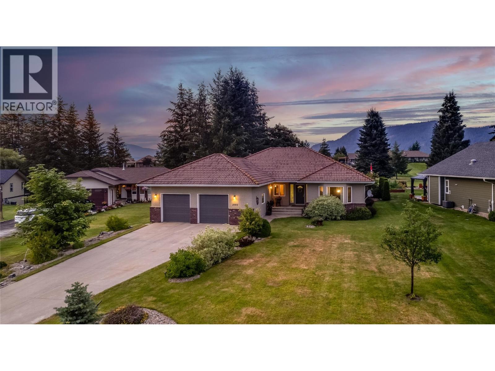 2642 Golf View Place. Blind Bay, British Columbia