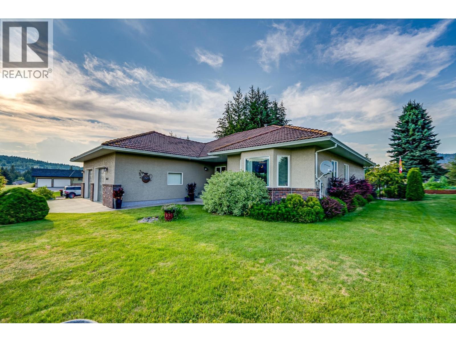 2642 Golf View Place. Blind Bay, British Columbia