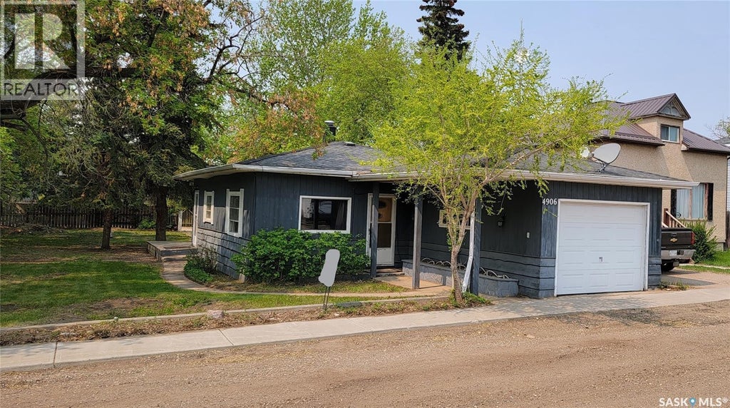 4906 52nd Street, Macklin