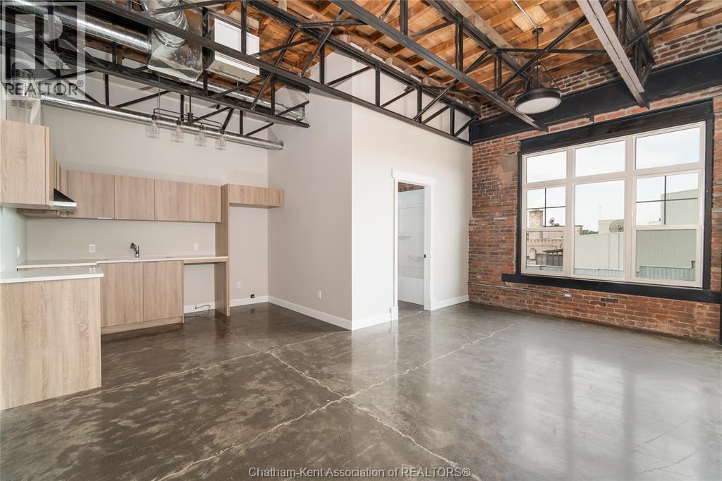 140 King Street West Unit# 304, Chatham