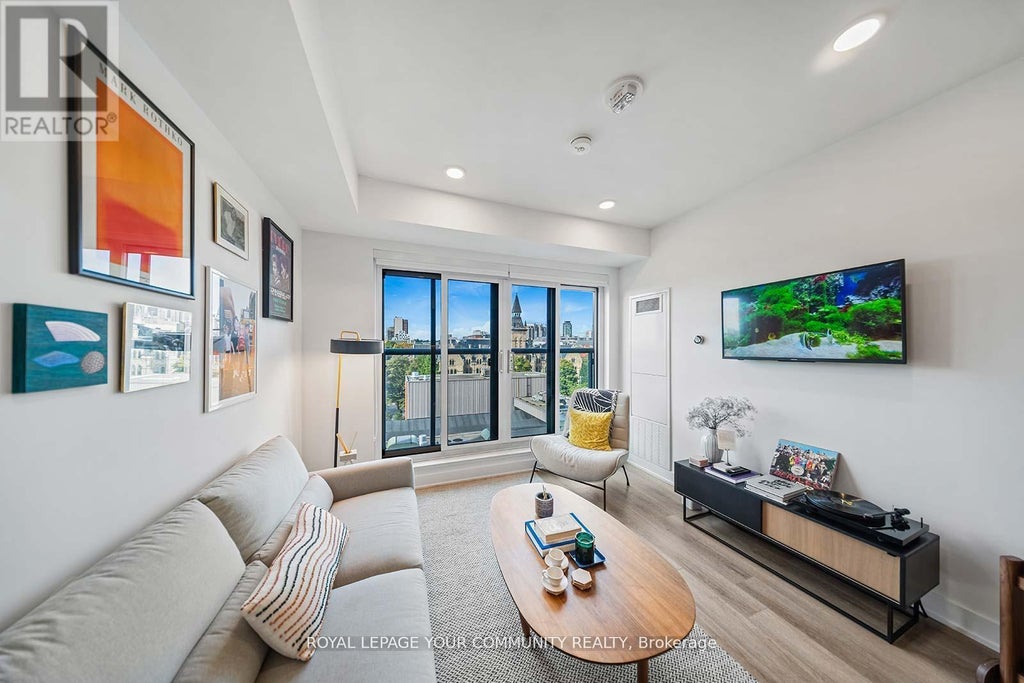 406 - 484 Spadina Avenue, Toronto (university)