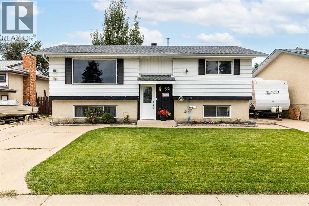 32 Cocks Way Se, Medicine Hat