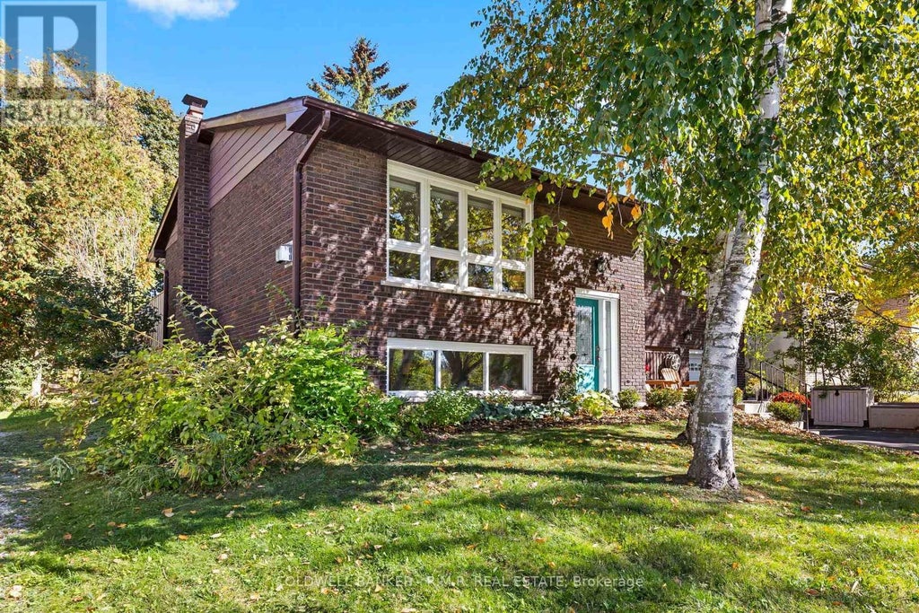 77 Main Street N, Uxbridge