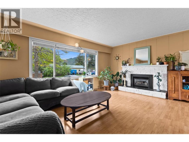 229 Birch Street, Chase