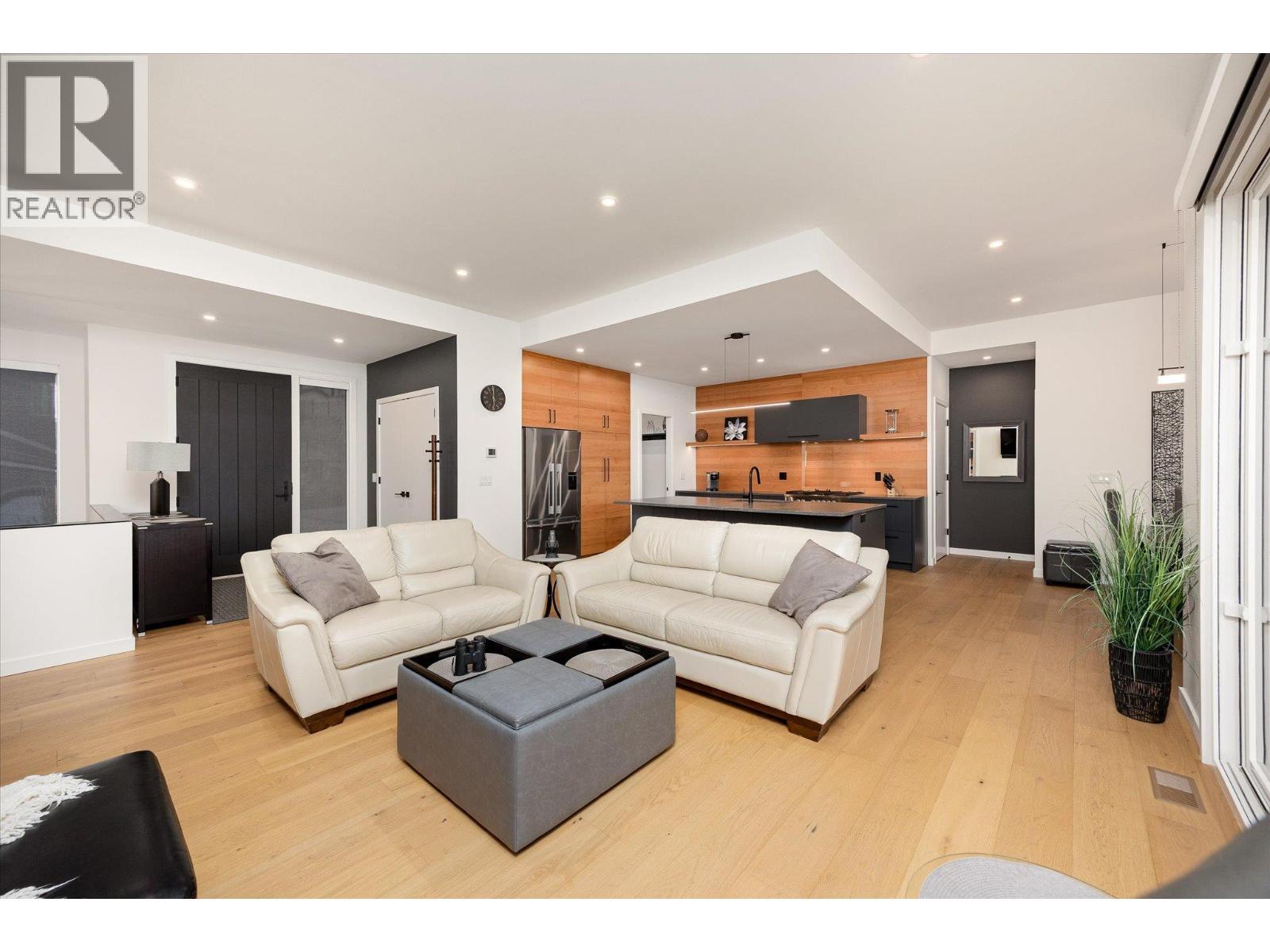 17499 Sanborn Street. Summerland, British Columbia