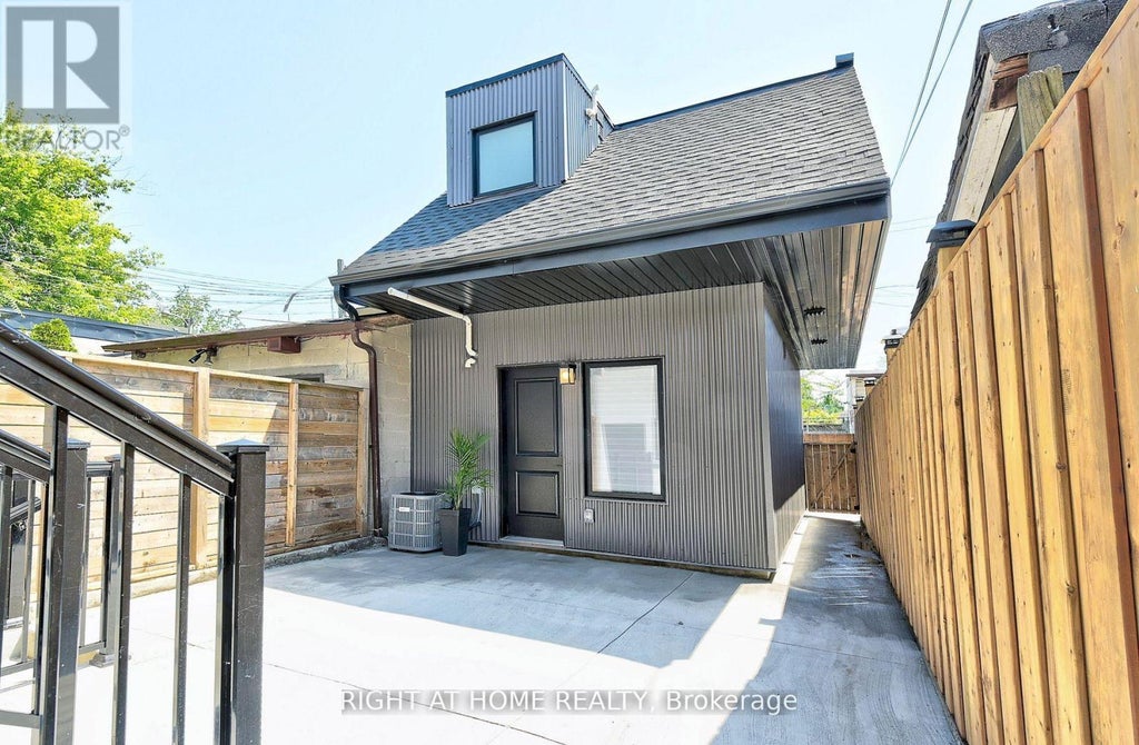 4 - 131 Brock Avenue, Toronto (little Portugal)