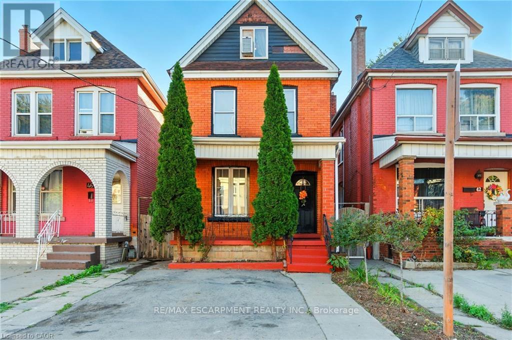 44 Holton Avenue N, Hamilton (gibson)