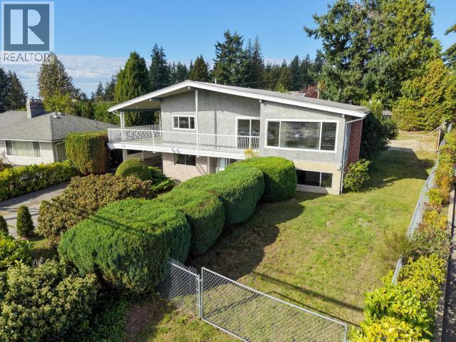 7043 Alberni Street, Powell River