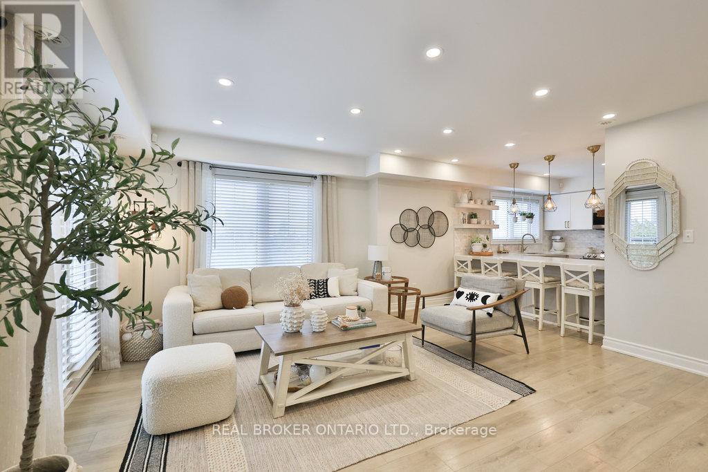 14 - 31 Hays Boulevard, Oakville (ro River Oaks)