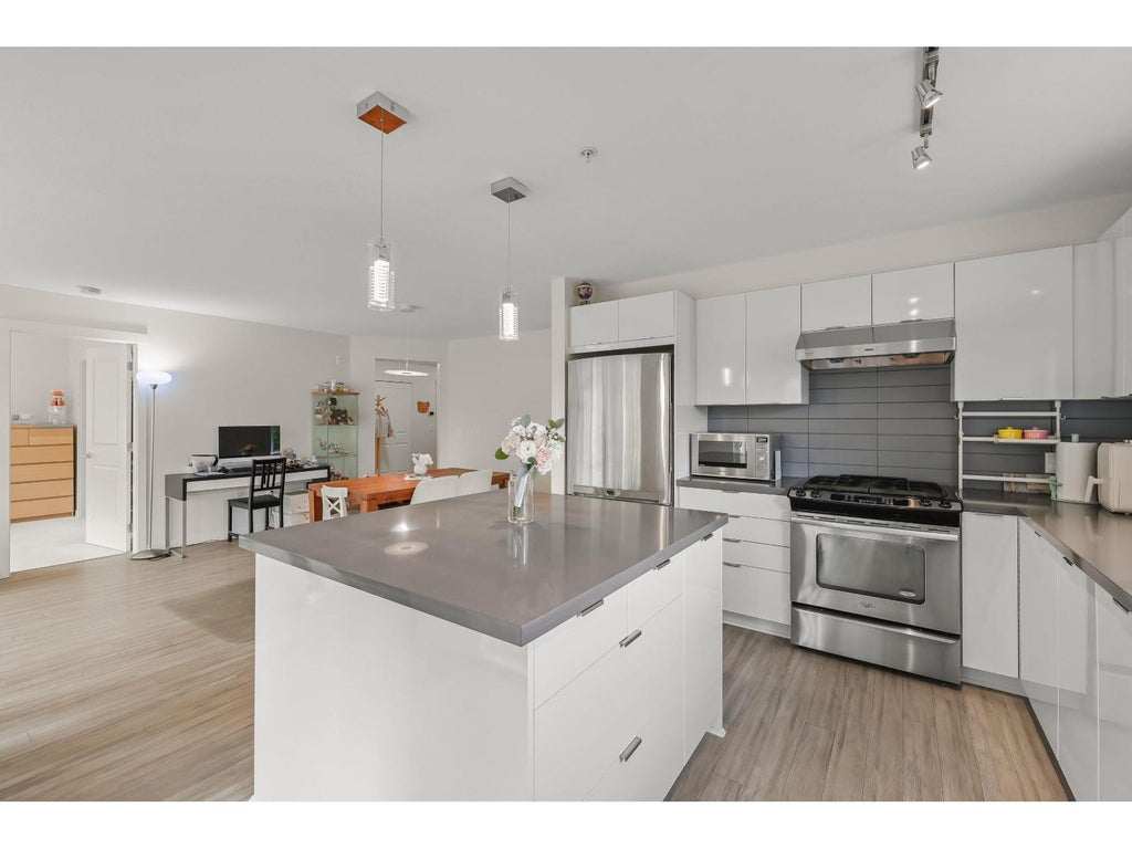 202 3323 151 Street, Surrey