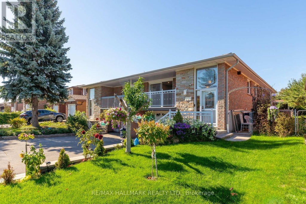 Upper - 252 Apache Trail, Toronto (pleasant View)