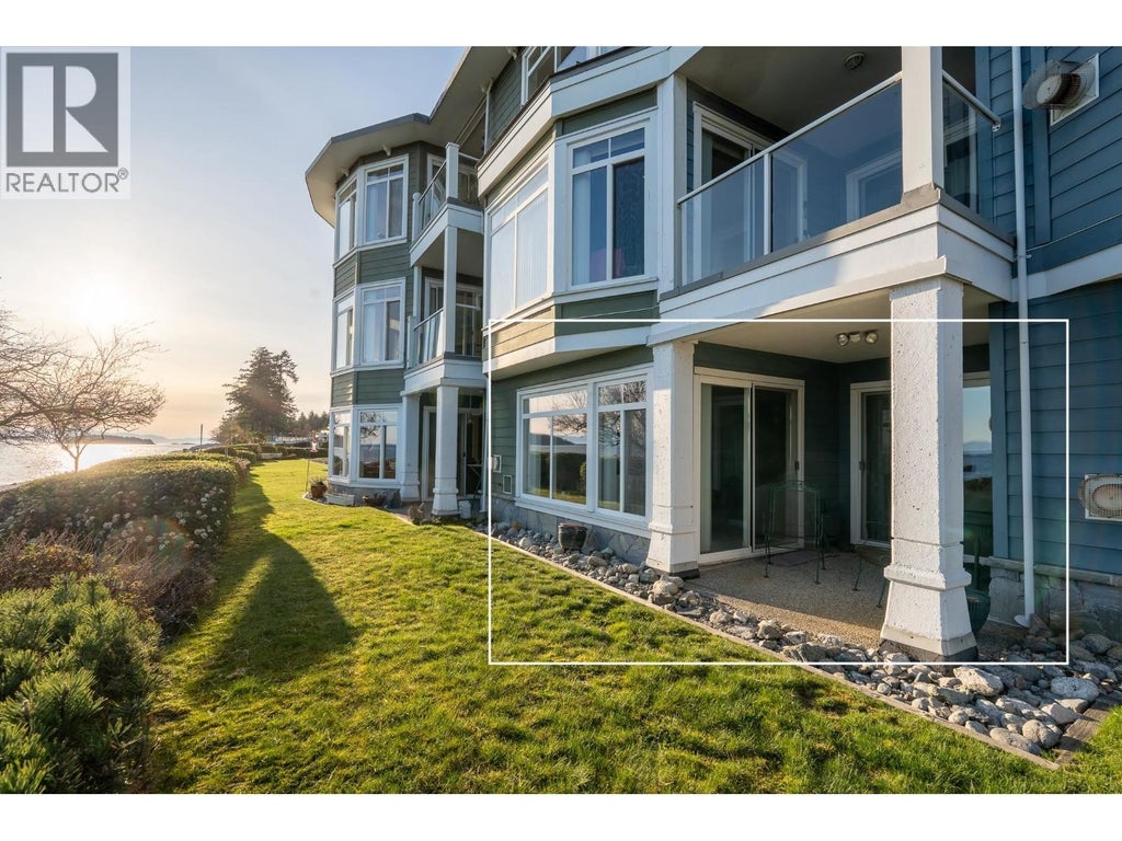102 5470 Inlet Avenue, Sechelt