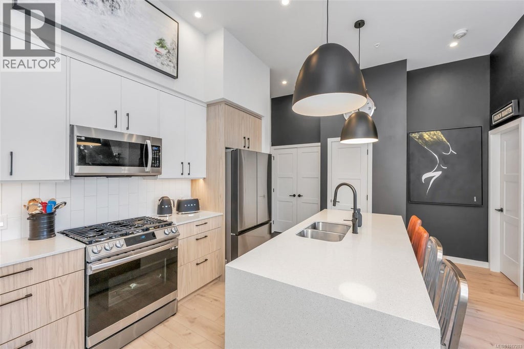 608 947 Whirlaway Crecent, Langford