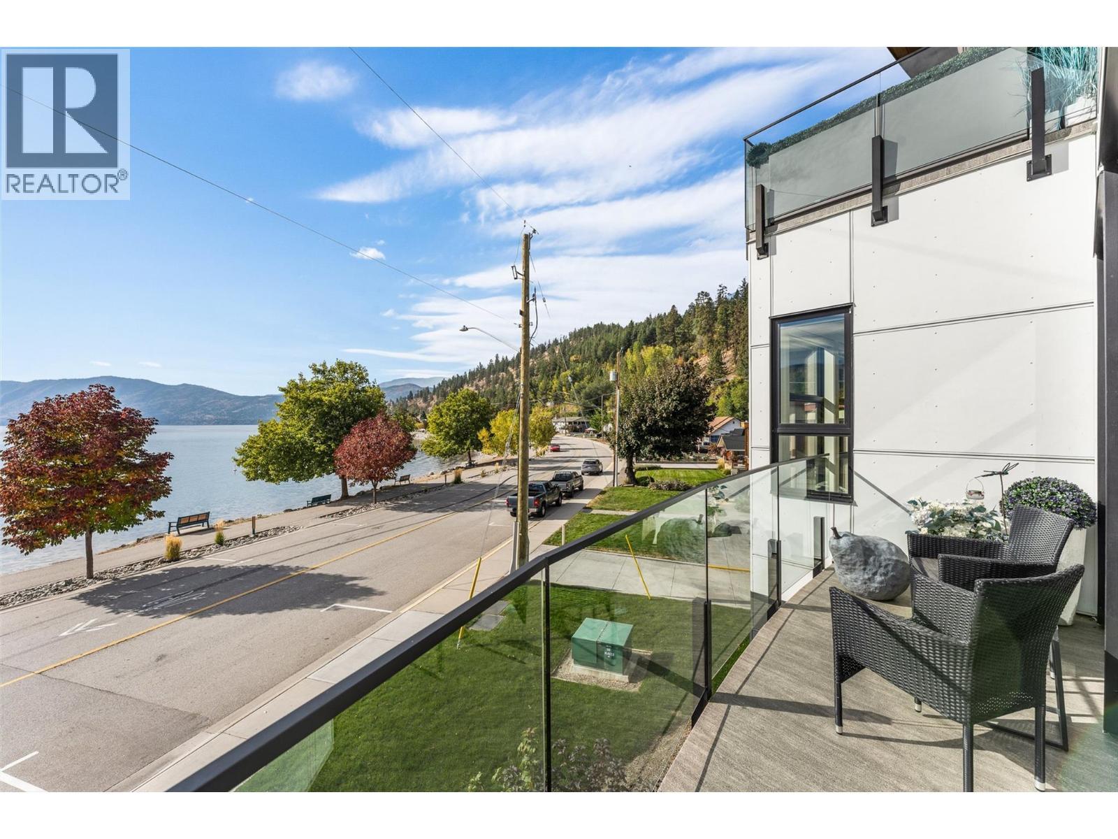 4364 Beach Avenue Unit# 1. Peachland, British Columbia